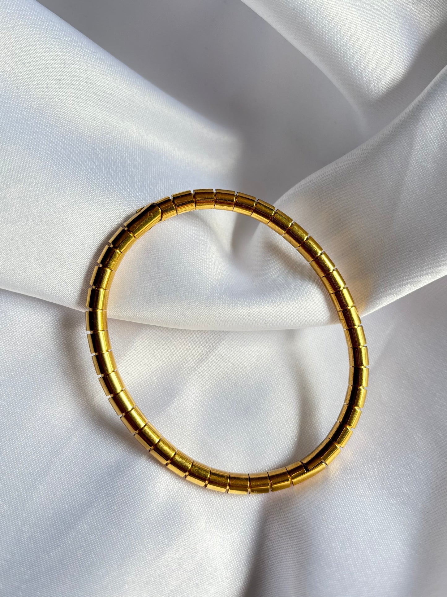 Iris bangle